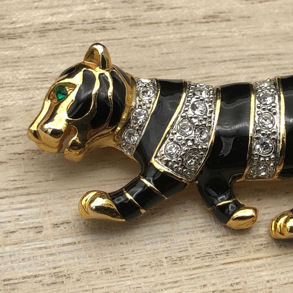 Tiger Cat Brooch 2.5" Vintage Rhinestones Green Eye Black Stripes Gold Tone Pin - Picture 2 of 5